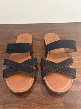Naturalizer Black and Tan Crossed-Strap Slide Sandals